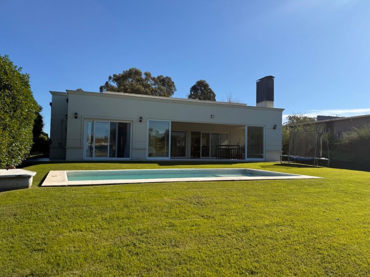 VENTA CASA 4 AMB CON VISTA PLENA A LA LAGUNA EN ARENAS DEL SUR