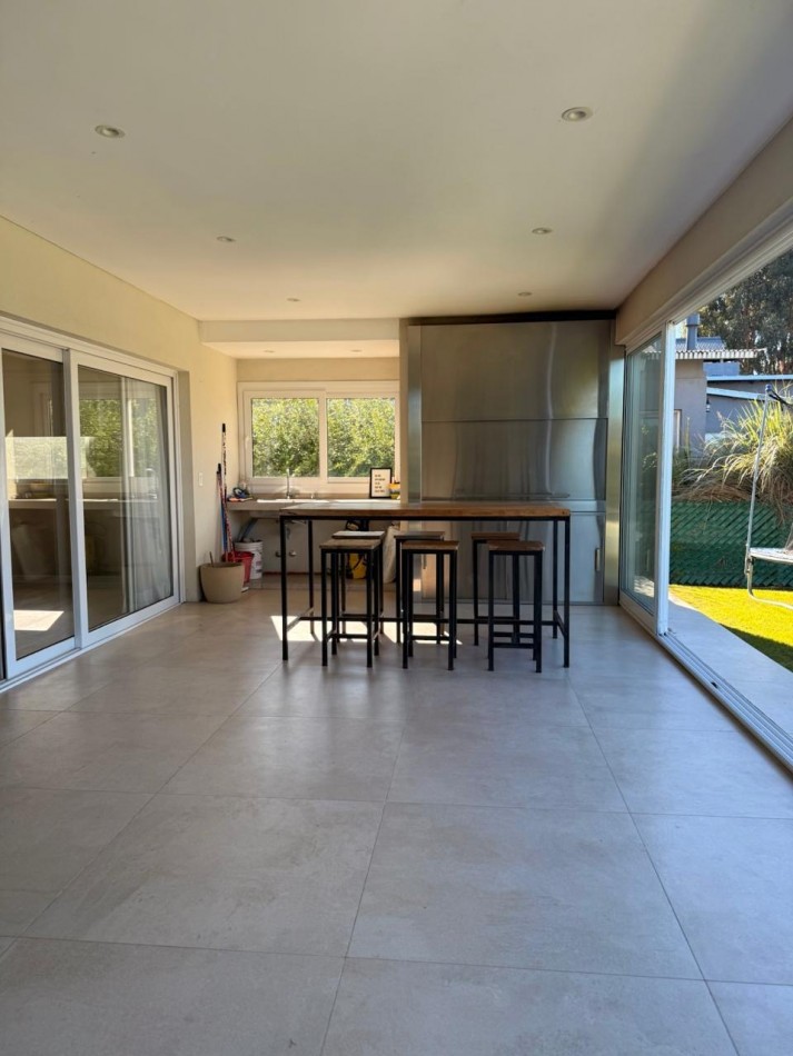 VENTA CASA 4 AMB CON VISTA PLENA A LA LAGUNA EN ARENAS DEL SUR