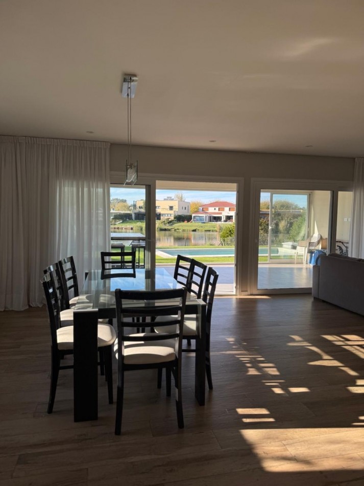 VENTA CASA 4 AMB CON VISTA PLENA A LA LAGUNA EN ARENAS DEL SUR