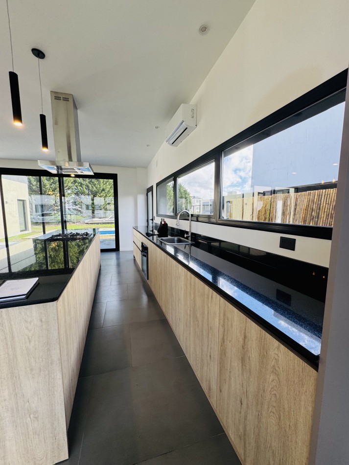 CASA 4 AMB EN VENTA EN RUMENCO JOVEN: PISCINA, JARDIN Y DETALLES DE CALIDAD