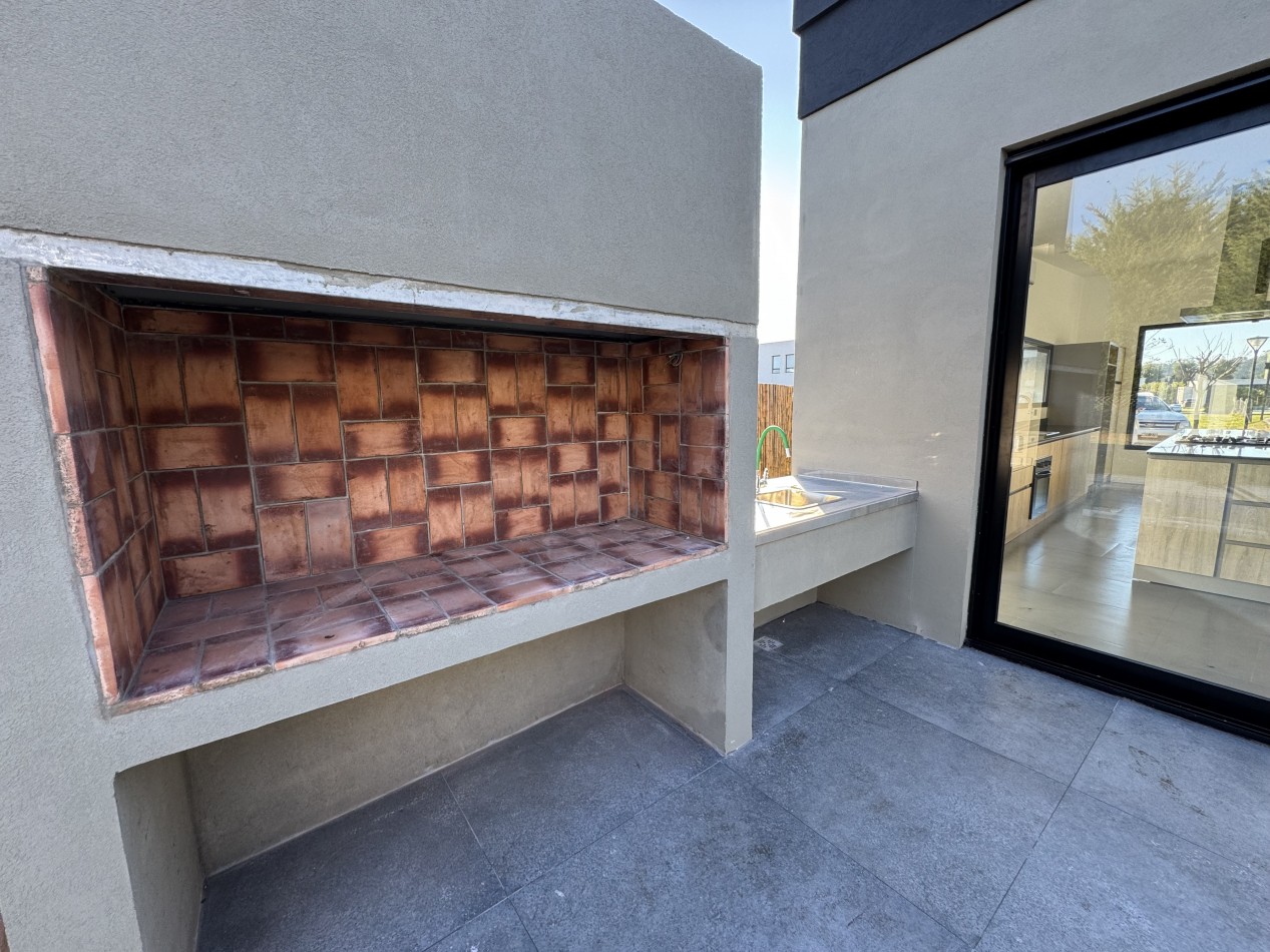 CASA 4 AMBIENTES EN VENTA EN RUMENCO JOVEN: PISCINA, JARDIN Y DETALLES DE CALIDAD