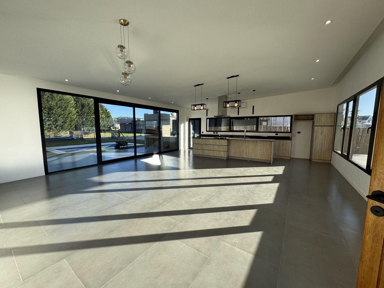 CASA 4 AMBIENTES EN VENTA EN RUMENCO JOVEN: PISCINA, JARDIN Y DETALLES DE CALIDAD