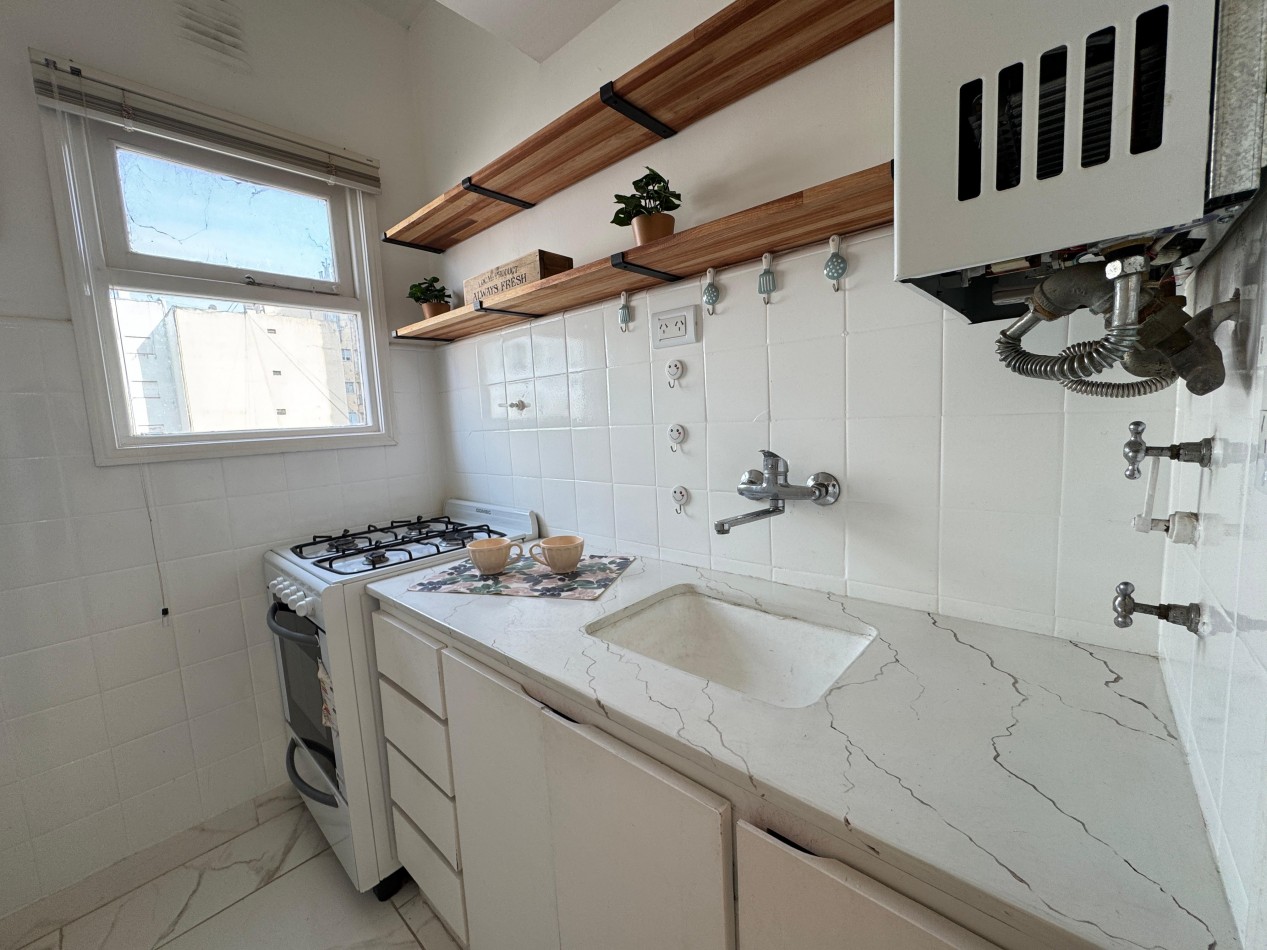 DEPTO TIPO LOFT DIVIDIDO A LA CALLE C BALCON 27 M2 RECICLADO Y AMOBLADO PLAZA COLON