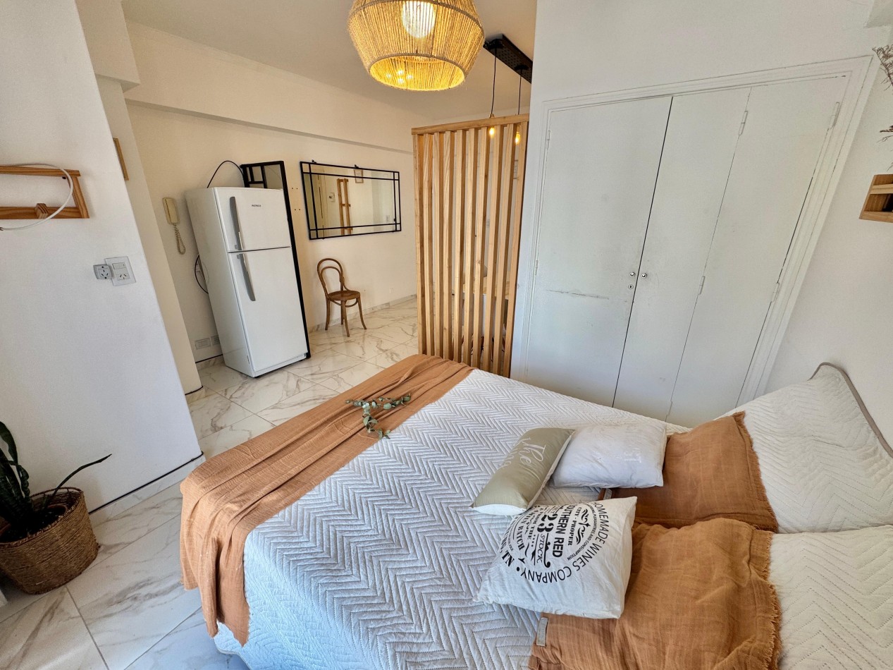 DEPTO TIPO LOFT DIVIDIDO A LA CALLE C BALCON 27 M2 RECICLADO Y AMOBLADO PLAZA COLON