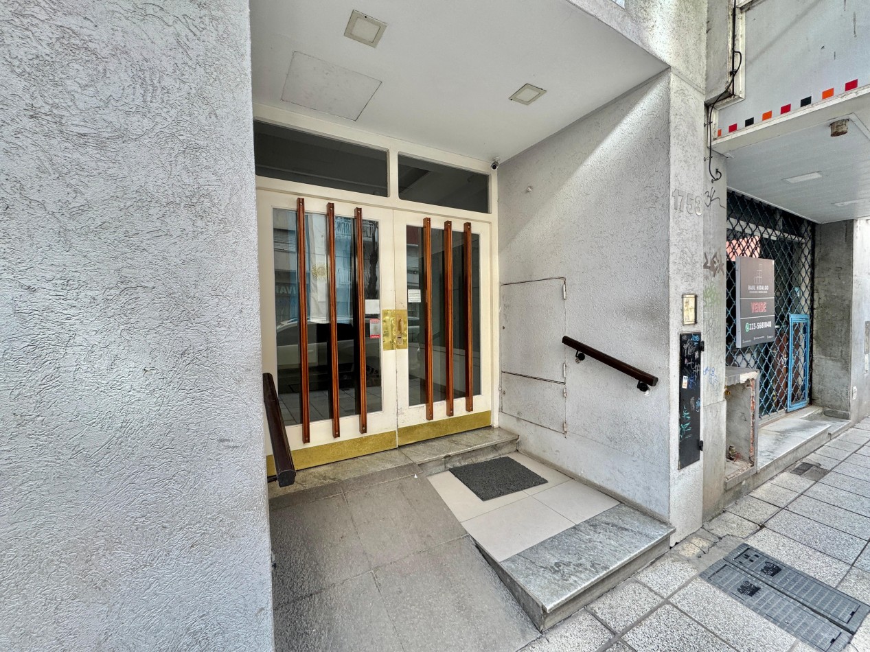 DEPTO TIPO LOFT DIVIDIDO A LA CALLE C BALCON 27 M2 RECICLADO Y AMOBLADO PLAZA COLON