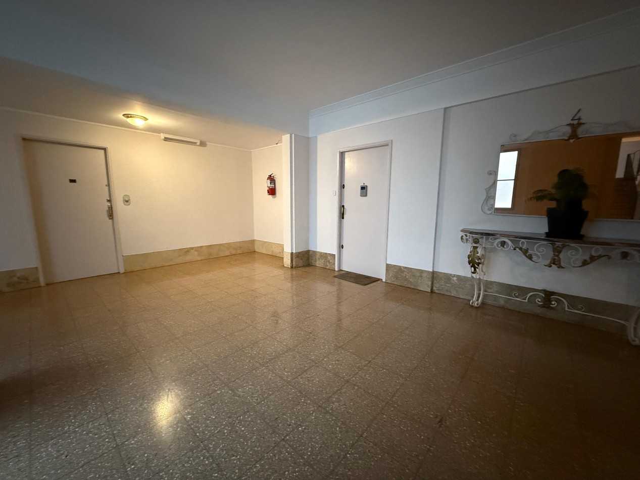 DEPTO 3 AMB C DEP CFTE ORIGINAL EDIFICIO DE ESTILO Y CAT CENTRO