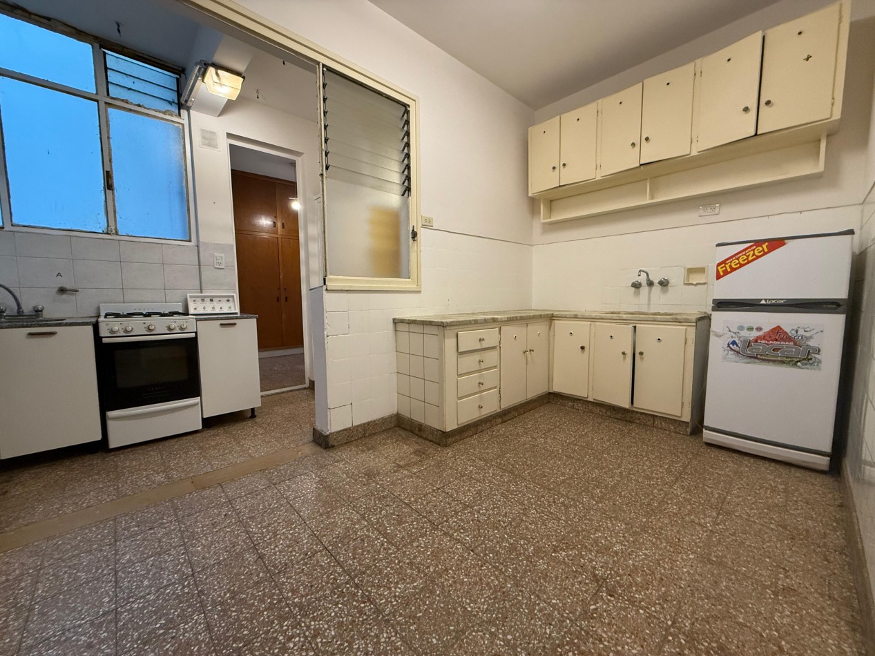 DEPTO 3 AMB C DEP CFTE ORIGINAL EDIFICIO DE ESTILO Y CAT CENTRO