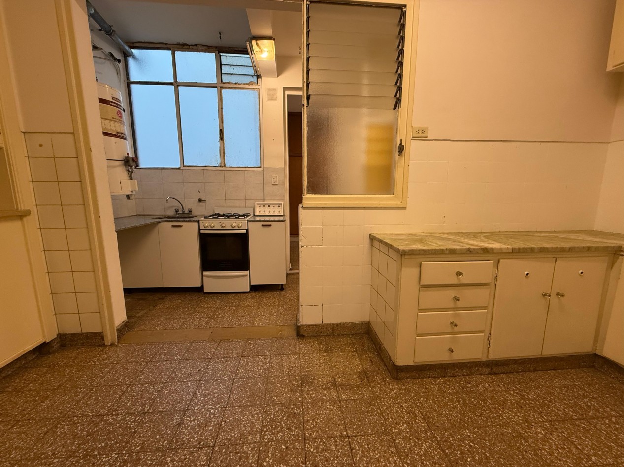 DEPTO 3 AMB C DEP CFTE ORIGINAL EDIFICIO DE ESTILO Y CAT CENTRO