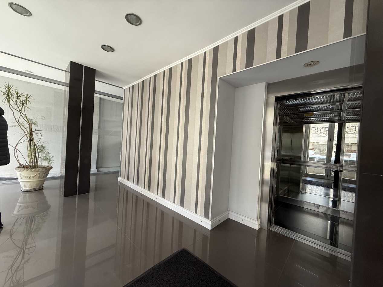 SEMIPISO 3 AMB C/COCHERA EDIFICIO DAMAR  EN ALQUILER LA PERLA-PLAZA ESPAÑA