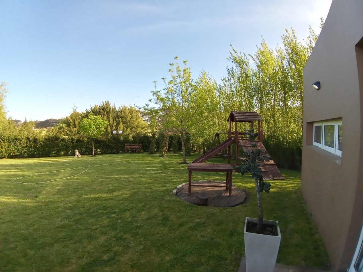 Propiedad 6 ambientes con increible parque en Rumenco