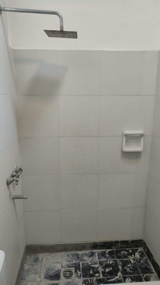 VENTA PH 2 AMBIENTES EN PLANTA BAJA CON PATIO- A RECICLAR LA PERLA