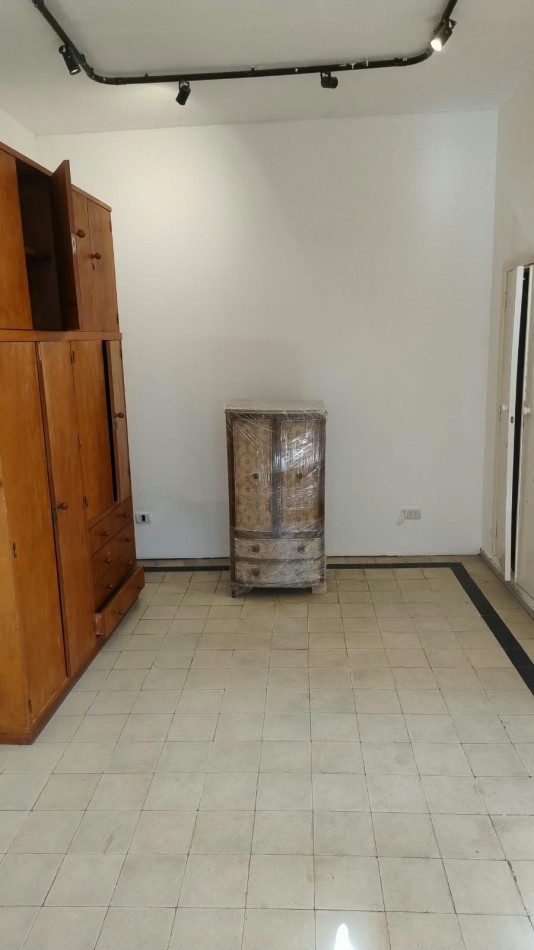 VENTA PH 2 AMBIENTES EN PLANTA BAJA CON PATIO- A RECICLAR LA PERLA