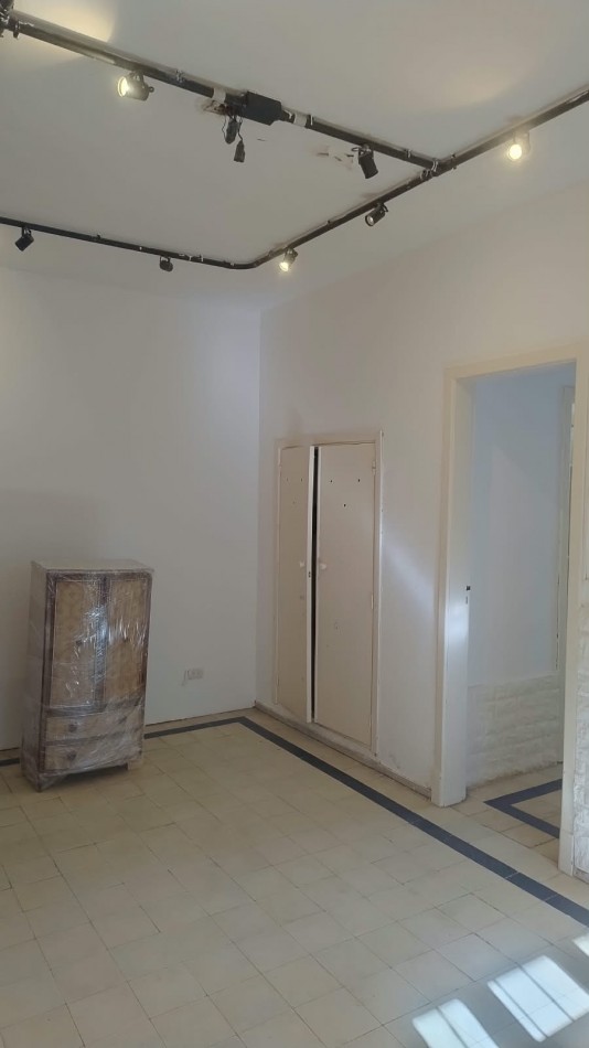 VENTA PH 2 AMBIENTES EN PLANTA BAJA CON PATIO- A RECICLAR LA PERLA