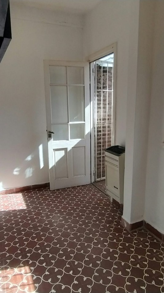 VENTA PH 2 AMBIENTES EN PLANTA BAJA CON PATIO- A RECICLAR LA PERLA