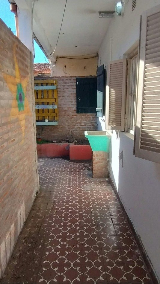 VENTA PH 2 AMBIENTES EN PLANTA BAJA CON PATIO- A RECICLAR LA PERLA