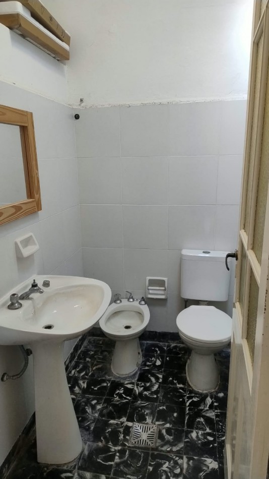 VENTA PH 2 AMBIENTES EN PLANTA BAJA CON PATIO- A RECICLAR LA PERLA