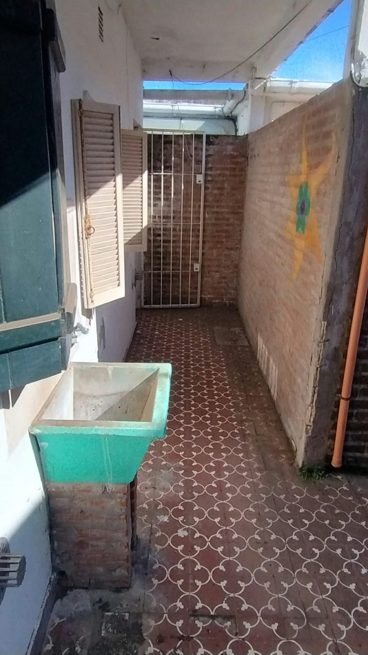 VENTA PH 2 AMBIENTES EN PLANTA BAJA CON PATIO- A RECICLAR LA PERLA