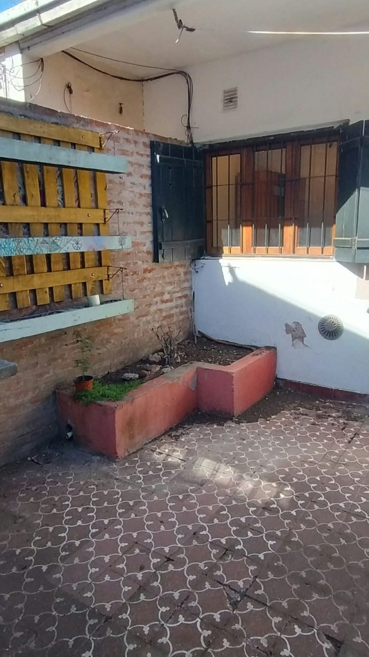 VENTA PH 2 AMBIENTES EN PLANTA BAJA CON PATIO- A RECICLAR LA PERLA