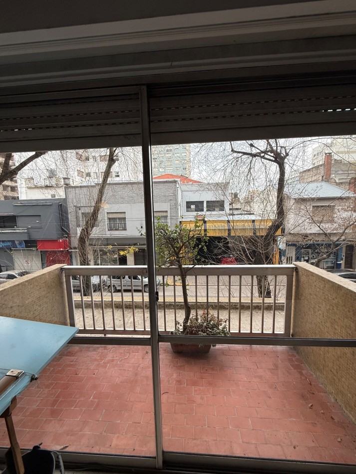 VENTA DEPARTAMENTO AMPLIO 2 AMBIENTES CON BALCON AL FRENTE EN CENTRO MAR DEL PLATA 