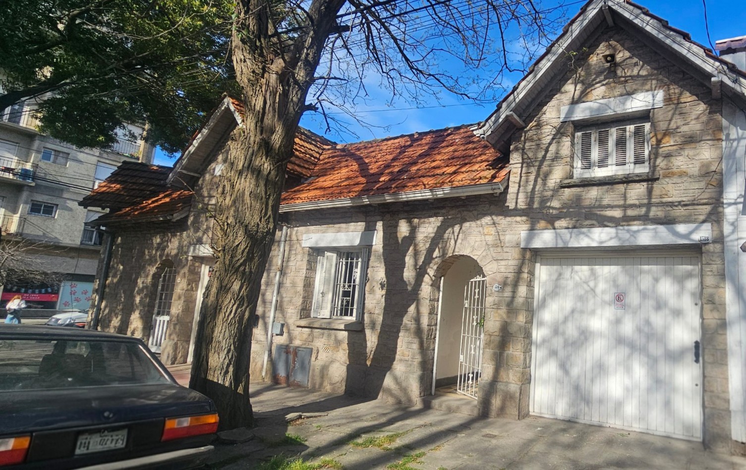 VENTA | CHALET DE ESTILO 4 AMB + COCHERA EN LO MEJOR DE LA PERLA 
