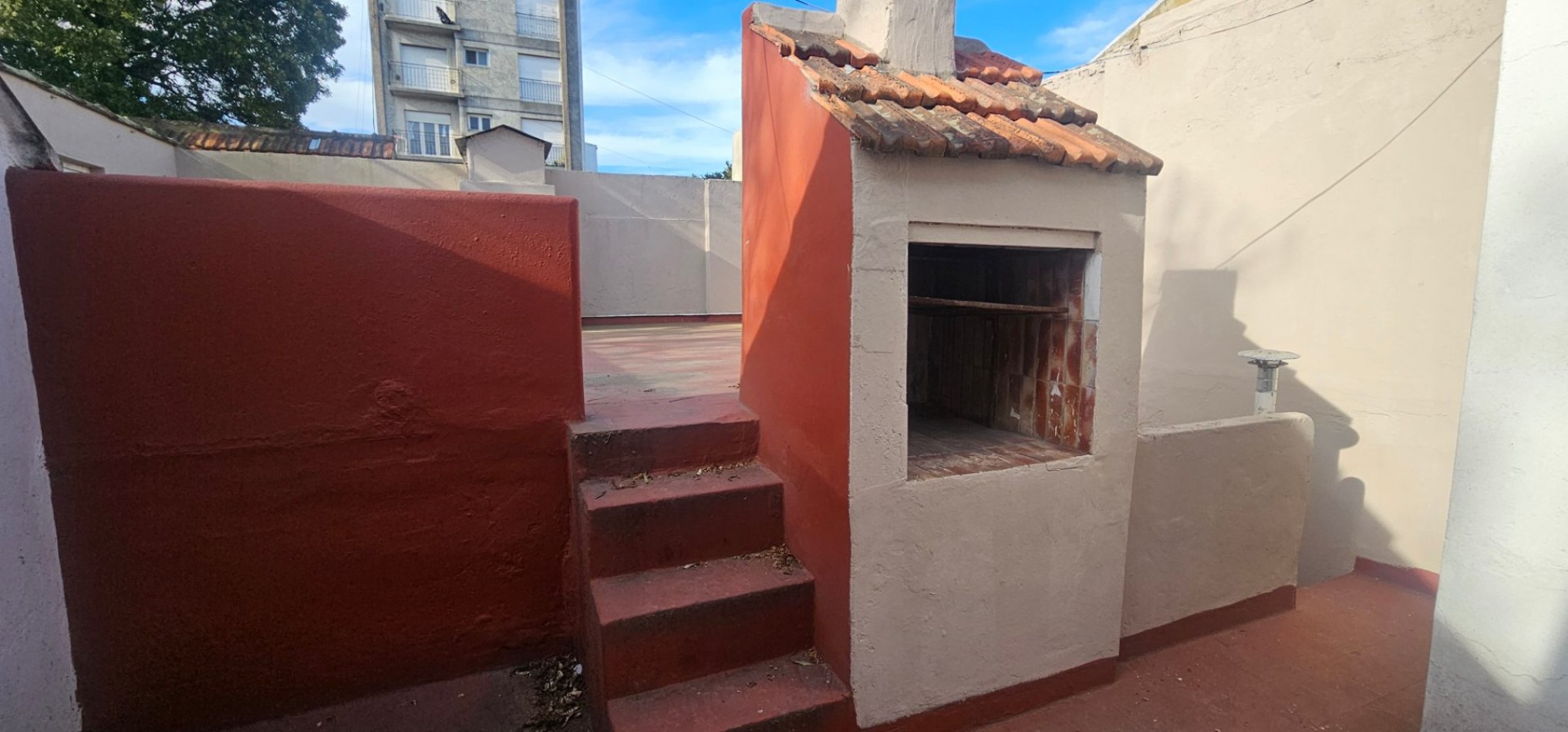 VENTA | CHALET DE ESTILO 4 AMB + COCHERA EN LO MEJOR DE LA PERLA 