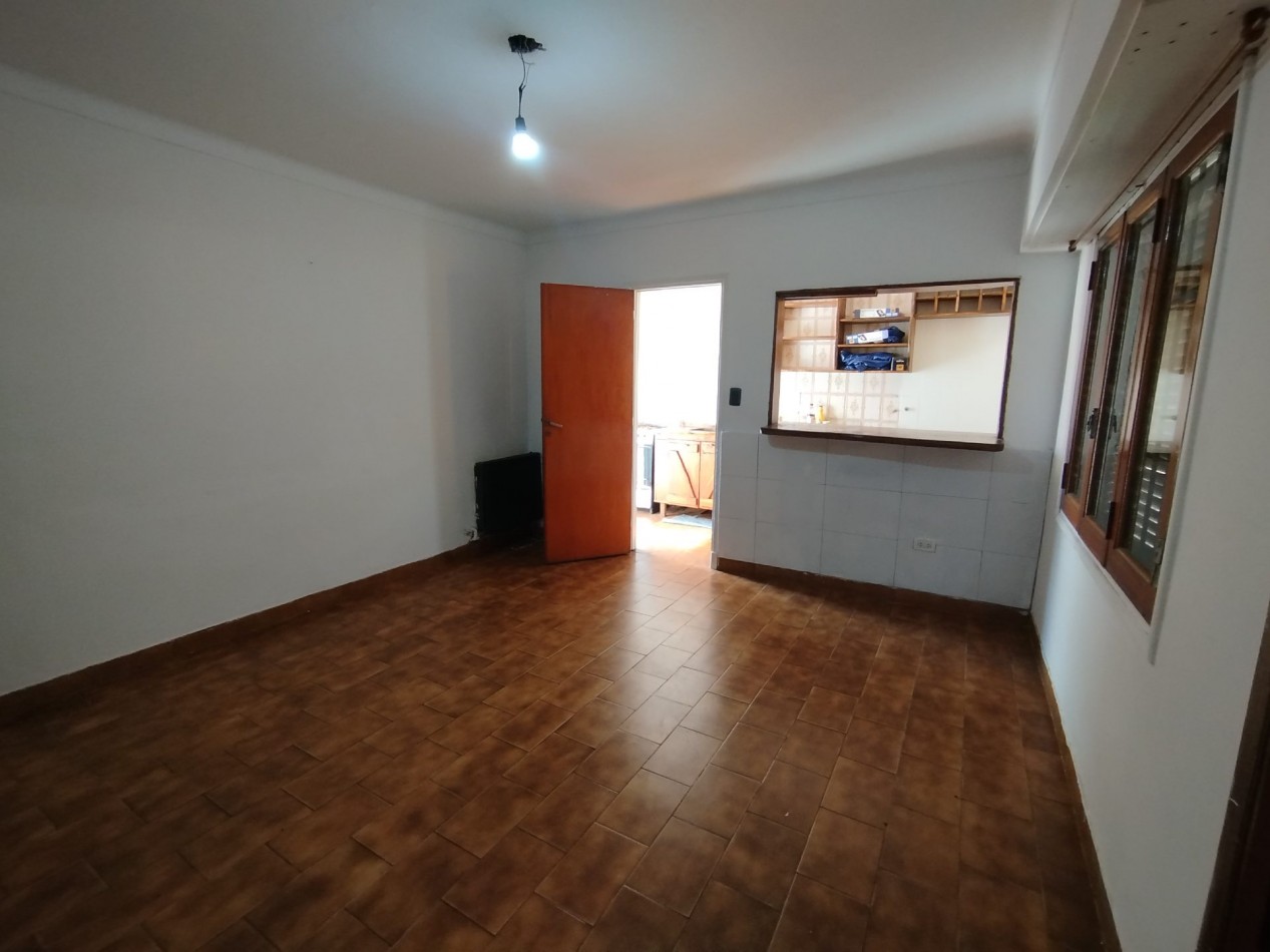 VENTA CASA 3 AMB CON GARAGE PATIO Y LOCAL ESQUINA VILLA PRIMERA
