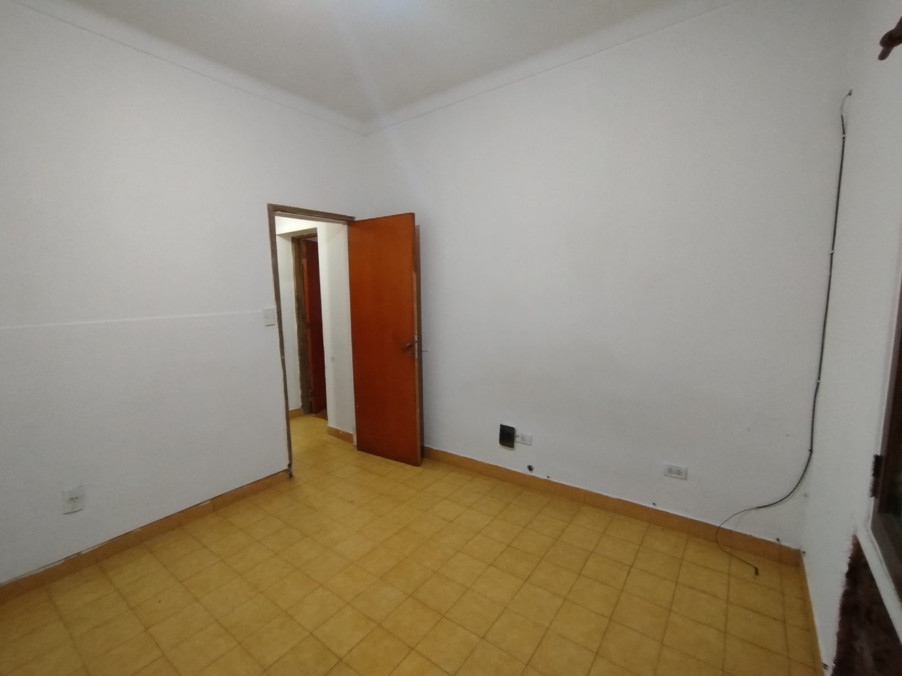 VENTA CASA 3 AMB CON GARAGE PATIO Y LOCAL ESQUINA VILLA PRIMERA