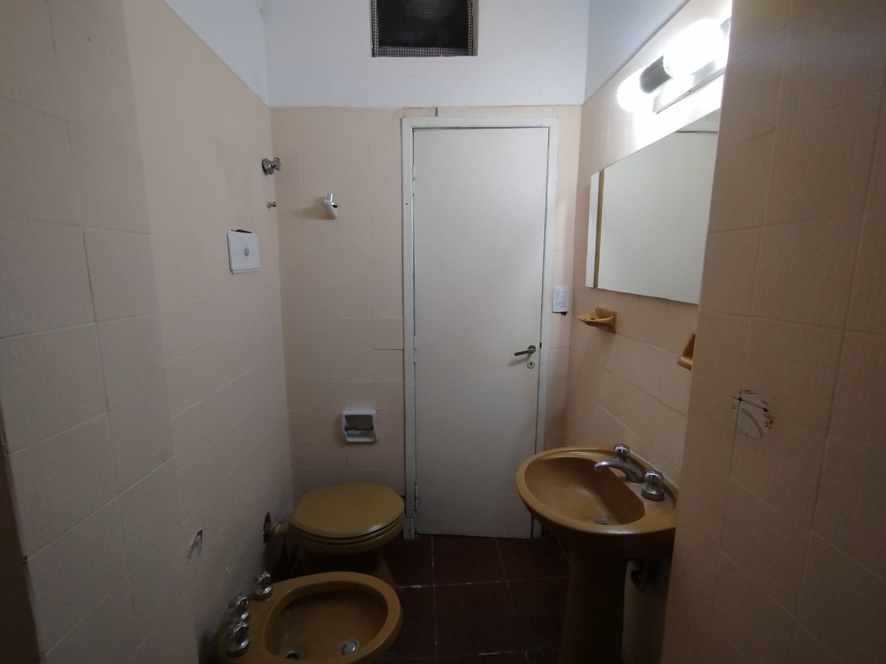 VENTA CASA 3 AMB CON GARAGE PATIO Y LOCAL ESQUINA VILLA PRIMERA