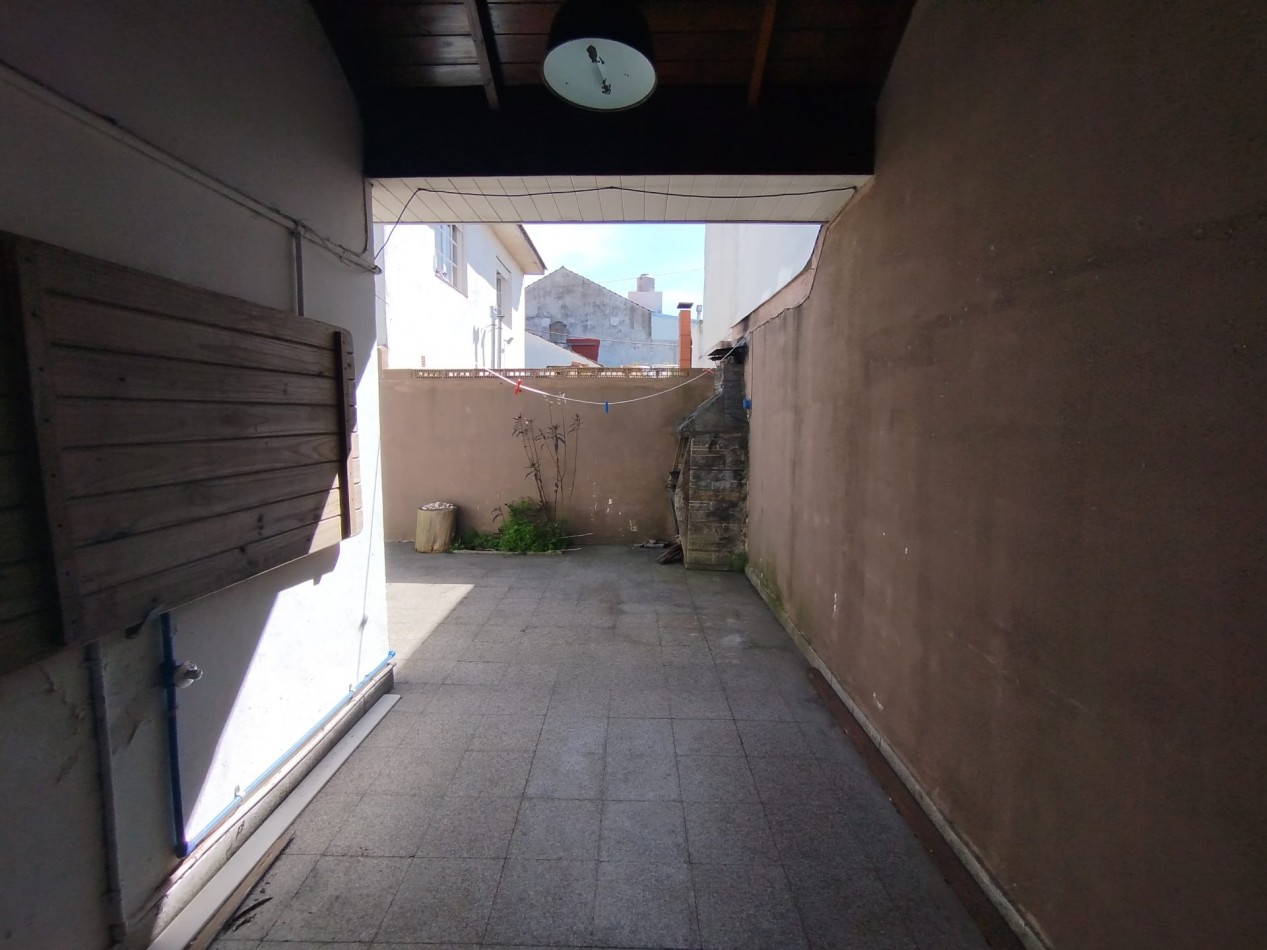 VENTA CASA 3 AMB CON GARAGE PATIO Y LOCAL ESQUINA VILLA PRIMERA