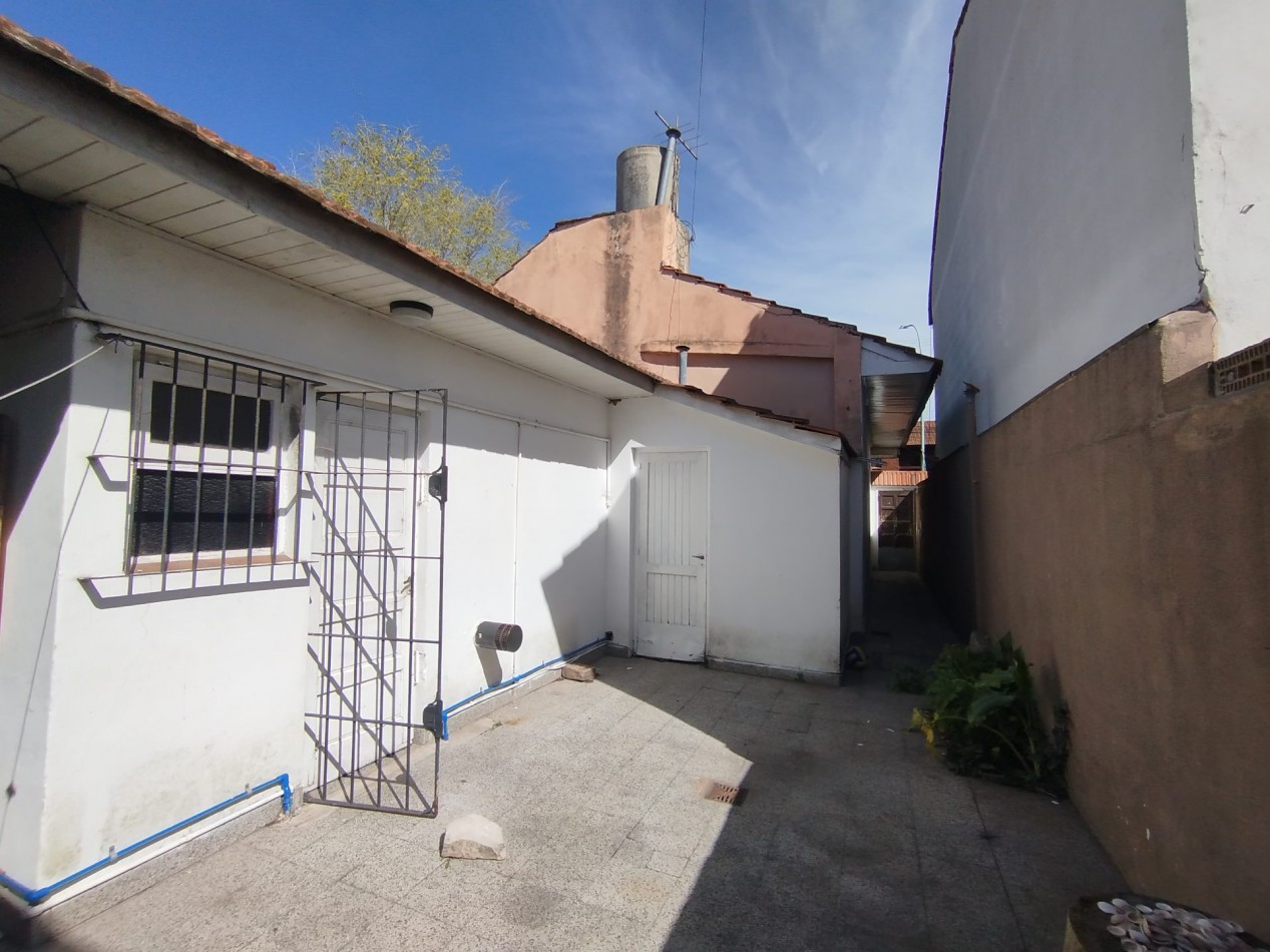 VENTA CASA 3 AMB CON GARAGE PATIO Y LOCAL ESQUINA VILLA PRIMERA