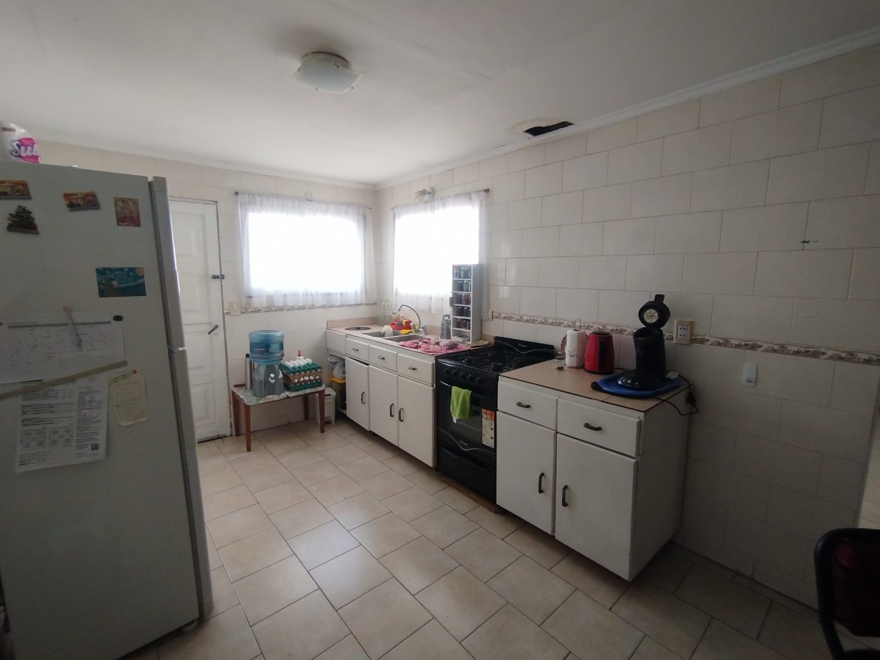 VENTA EN BLOCK CASA CON DOS DEPARTAMENTOS Y DEPOSITO CON MONTACARGAS EN BARRIO PERALTA RAMOS OESTE