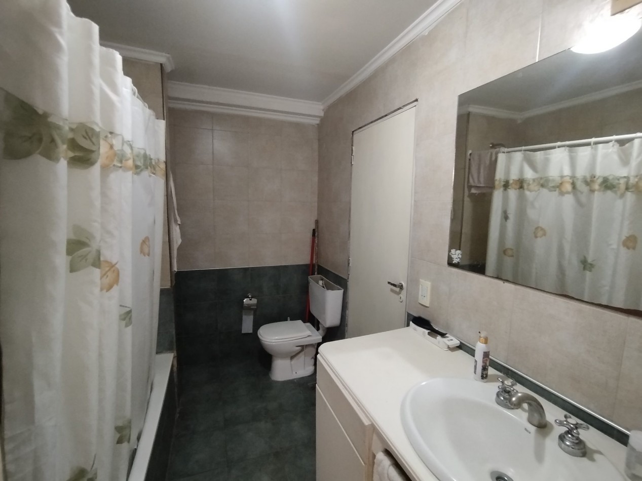 VENTA EN BLOCK CASA CON DOS DEPARTAMENTOS Y DEPOSITO CON MONTACARGAS EN BARRIO PERALTA RAMOS OESTE
