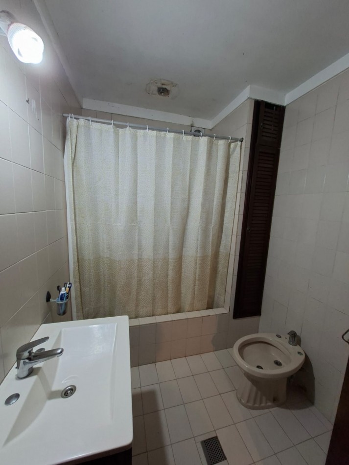 VENTA EN BLOCK CASA CON DOS DEPARTAMENTOS Y DEPOSITO CON MONTACARGAS EN BARRIO PERALTA RAMOS OESTE