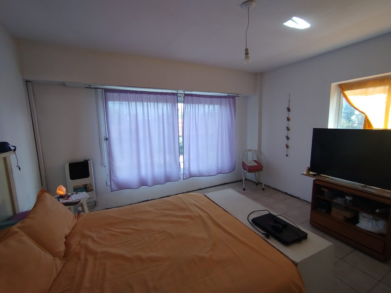 VENTA EN BLOCK CASA CON DOS DEPARTAMENTOS Y DEPOSITO CON MONTACARGAS EN BARRIO PERALTA RAMOS OESTE