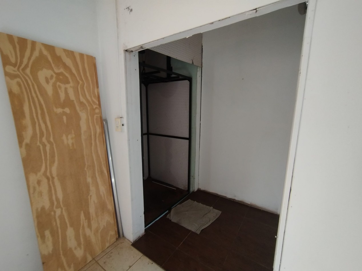 VENTA EN BLOCK CASA CON DOS DEPARTAMENTOS Y DEPOSITO CON MONTACARGAS EN BARRIO PERALTA RAMOS OESTE