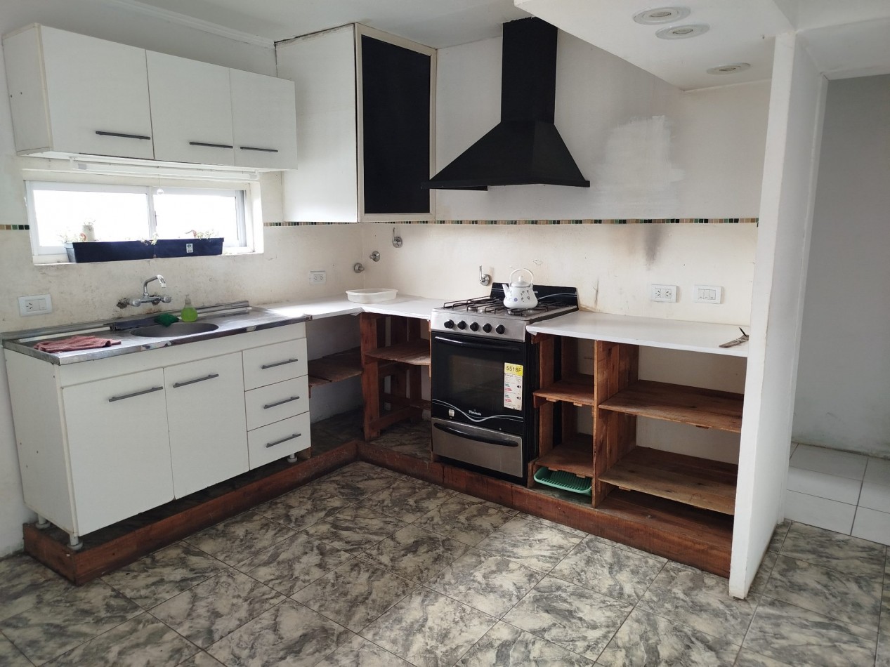 VENTA EN BLOCK CASA CON DOS DEPARTAMENTOS Y DEPOSITO CON MONTACARGAS EN BARRIO PERALTA RAMOS OESTE