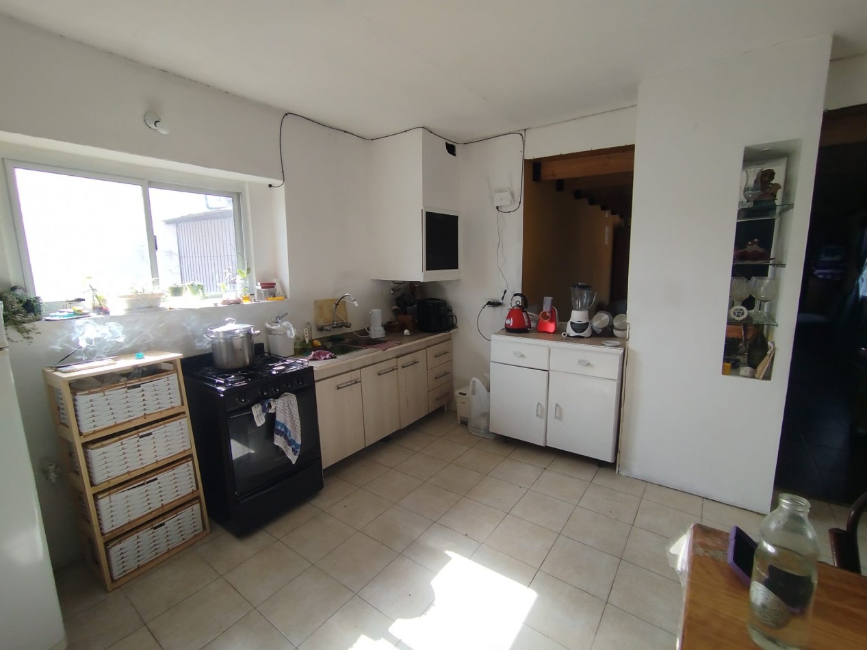 VENTA EN BLOCK CASA CON DOS DEPARTAMENTOS Y DEPOSITO CON MONTACARGAS EN BARRIO PERALTA RAMOS OESTE