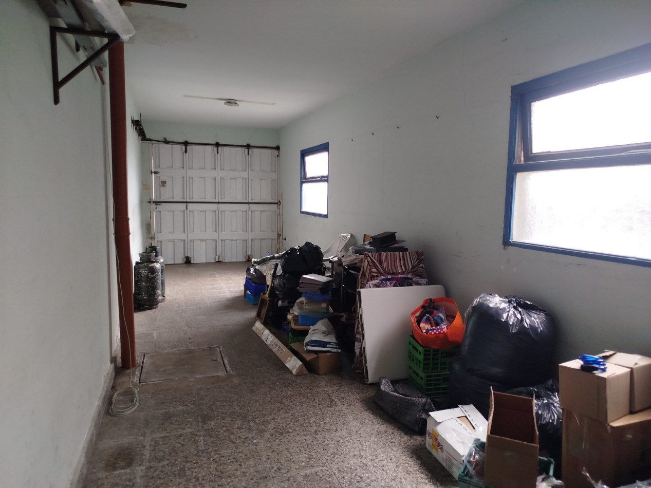 VENTA EN BLOCK CASA CON DOS DEPARTAMENTOS Y DEPOSITO CON MONTACARGAS EN BARRIO PERALTA RAMOS OESTE