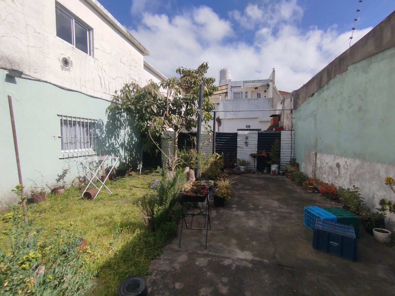 VENTA EN BLOCK CASA CON DOS DEPARTAMENTOS Y DEPOSITO CON MONTACARGAS EN BARRIO PERALTA RAMOS OESTE
