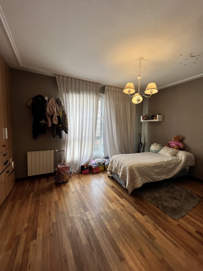 VENTA IMPORTANTE PISO 4 AMBIENTES CON COCHERA DE 160 MTS2 EN LO MEJOR DE PLAZA MITRE