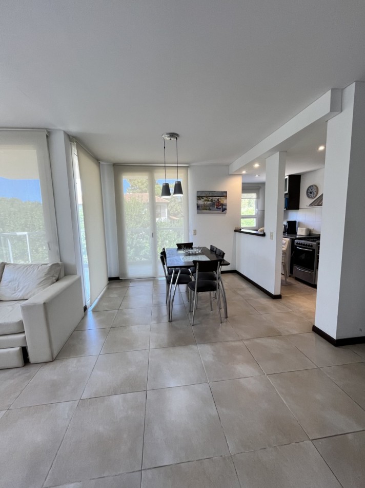 ALQUILER ANUAL DEPARTAMENTO 2 AMBIENTES CON COCHERA Y AMENITIES EN PINAMAR AMOBLADO!!