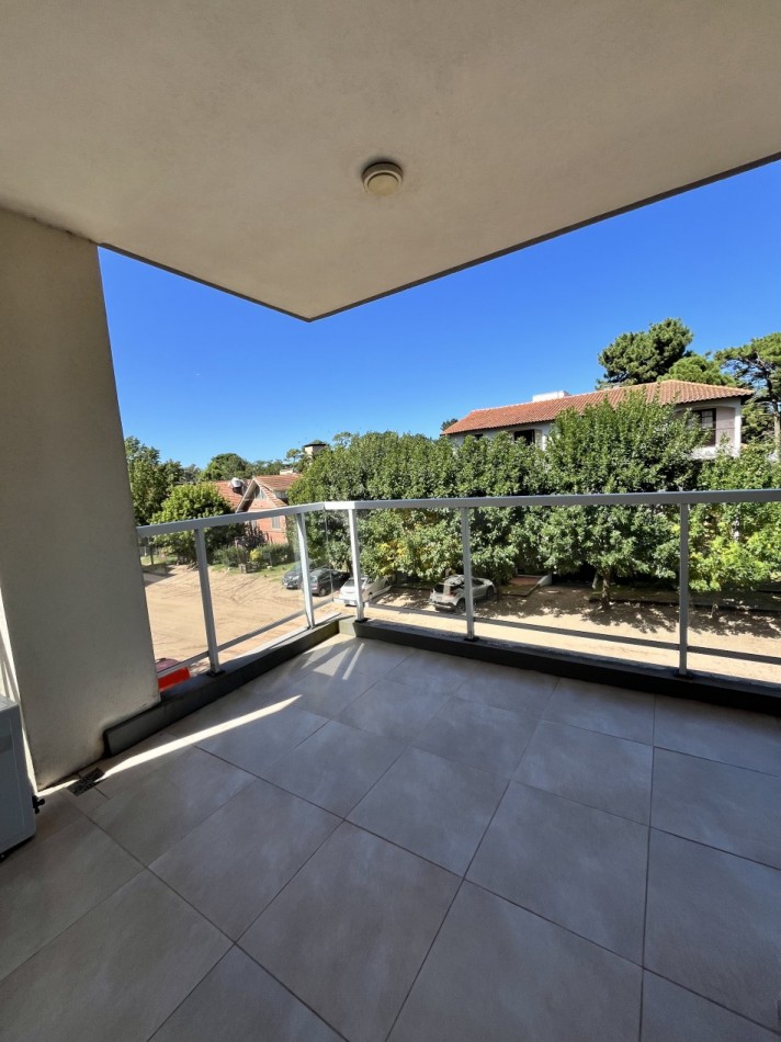 ALQUILER ANUAL DEPARTAMENTO 2 AMBIENTES CON COCHERA Y AMENITIES EN PINAMAR AMOBLADO!!