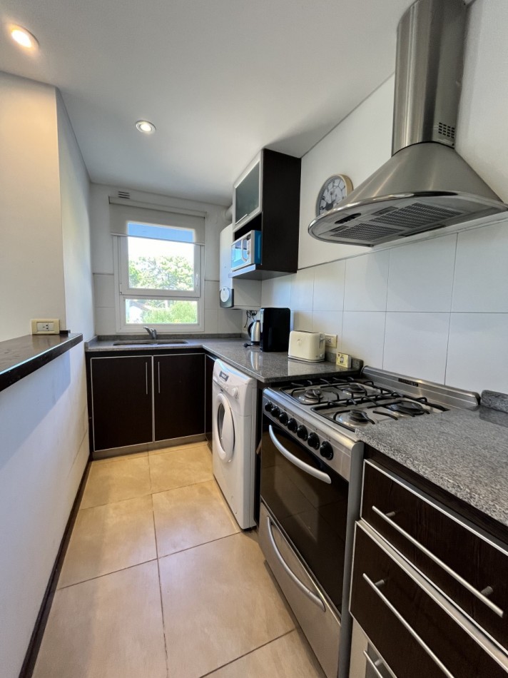 ALQUILER ANUAL DEPARTAMENTO 2 AMBIENTES CON COCHERA Y AMENITIES EN PINAMAR AMOBLADO!!