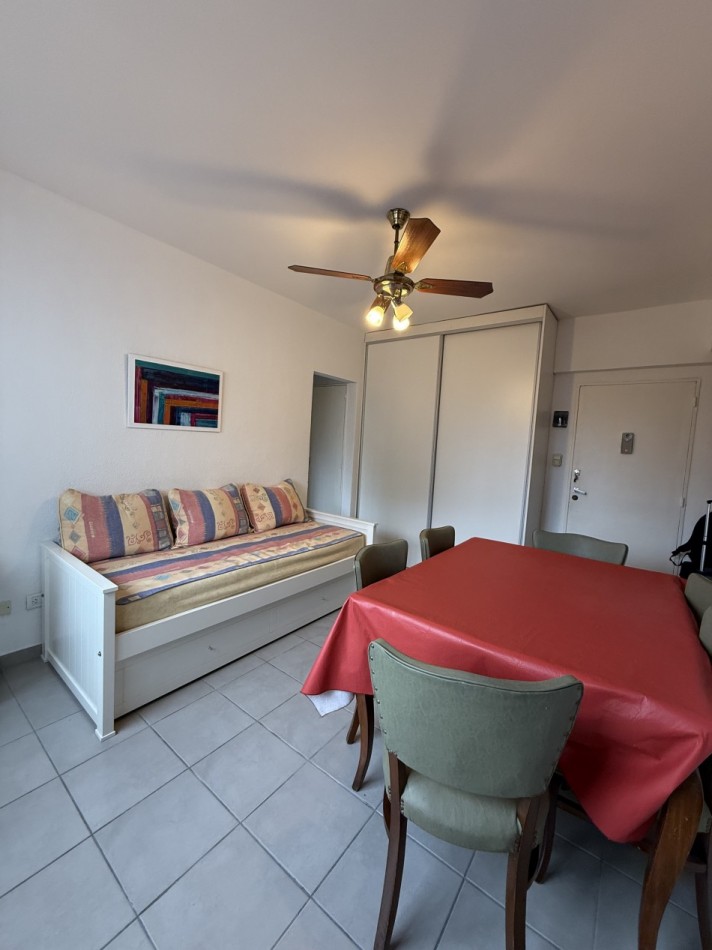 VENTA DEPARTAMENTO 2 AMBIENTES MUY LUMINOSO RECICLADO SIN BALCON EN MICROCENTO