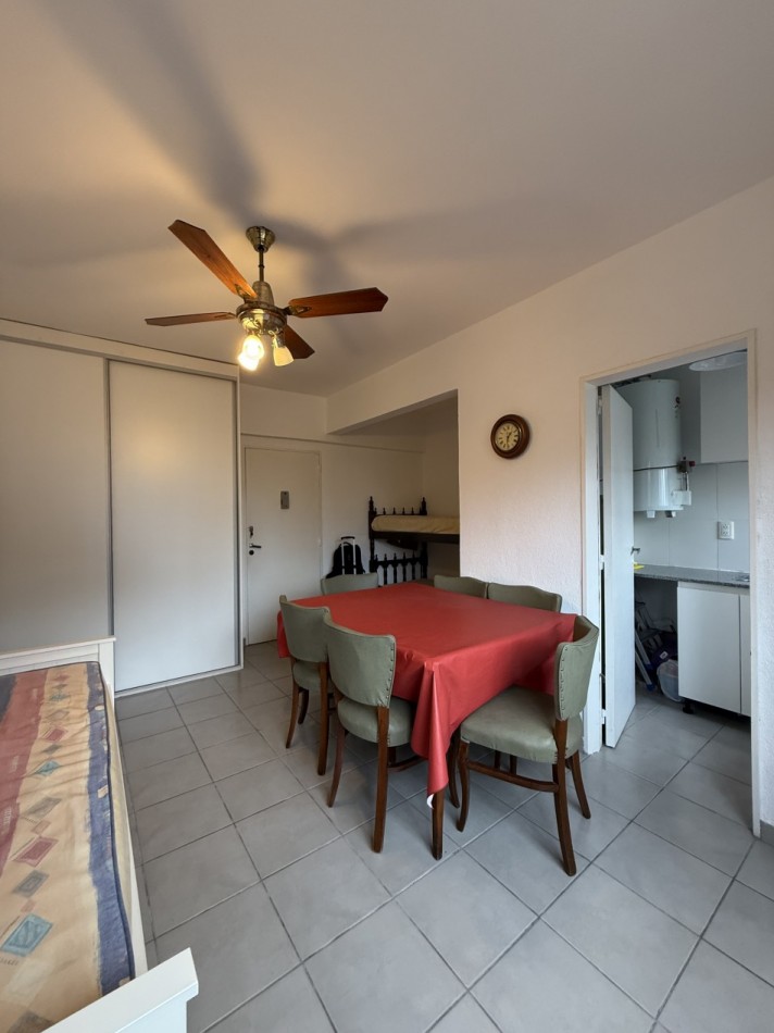 VENTA DEPARTAMENTO 2 AMBIENTES MUY LUMINOSO RECICLADO SIN BALCON EN MICROCENTO