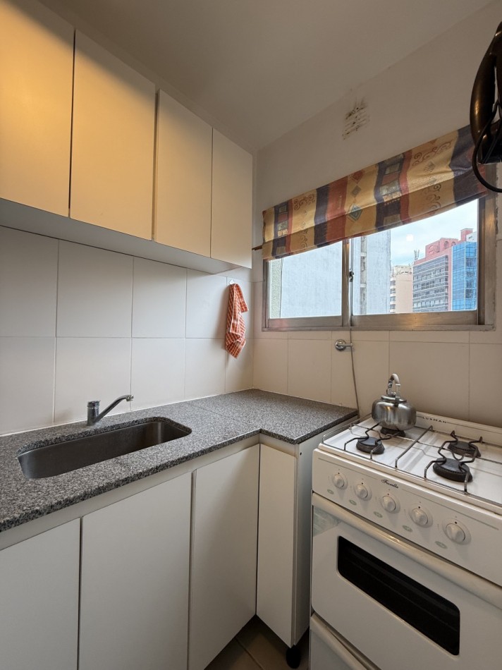 VENTA DEPARTAMENTO 2 AMBIENTES MUY LUMINOSO RECICLADO SIN BALCON EN MICROCENTO
