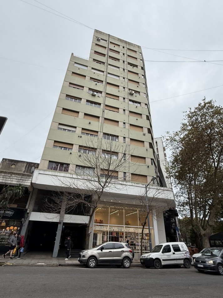 VENTA DEPARTAMENTO 2 AMBIENTES MUY LUMINOSO RECICLADO SIN BALCON EN MICROCENTO