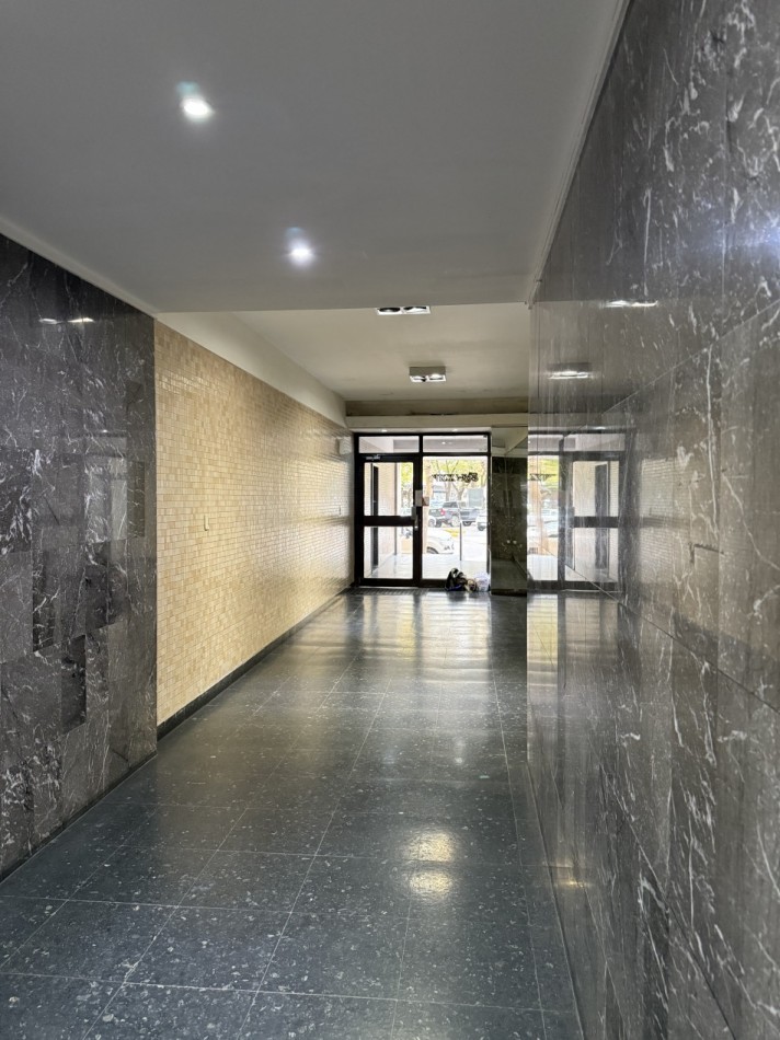 VENTA DEPARTAMENTO 2 AMBIENTES MUY LUMINOSO RECICLADO SIN BALCON EN MICROCENTO