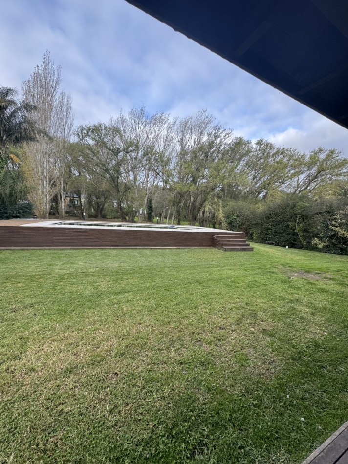 ALQUILER CASA CON PISCINA EN EL BARRIO PRIVADO RUMENCO