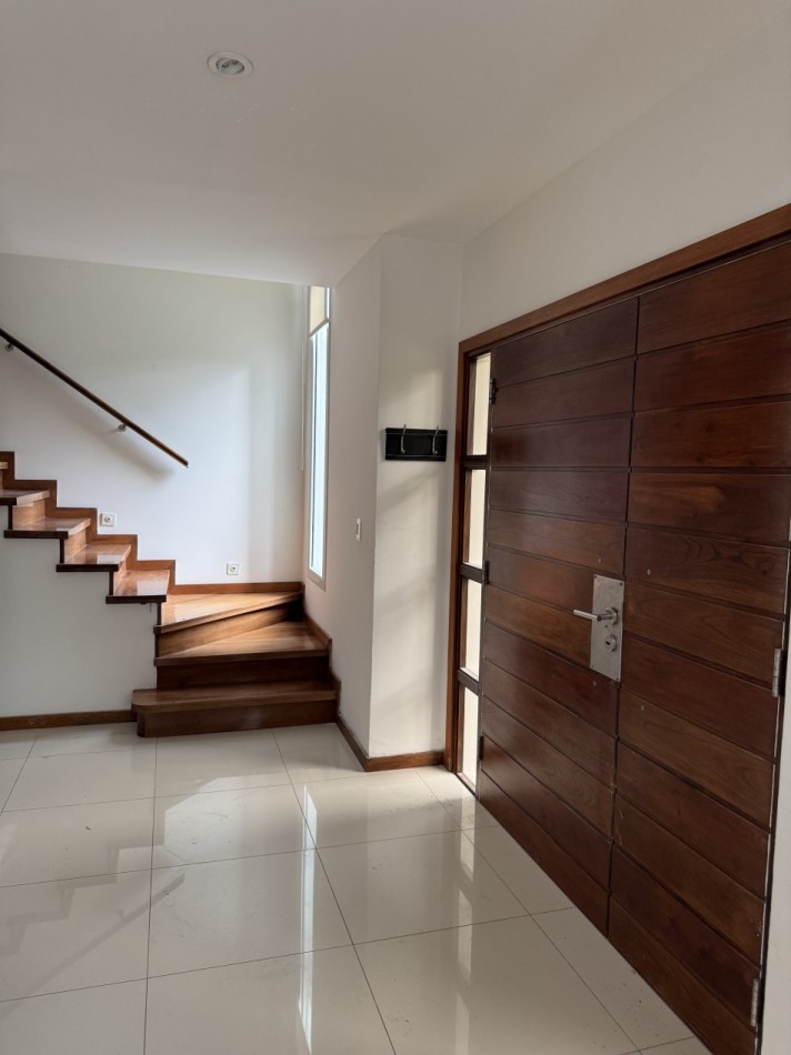ALQUILER CASA CON PISCINA EN EL BARRIO PRIVADO RUMENCO